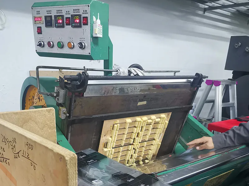 die-cutting process for printed paper food packaging